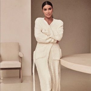 SKIMS COZY KNIT BONE ROBE S/M !! Brand new w/ tag!